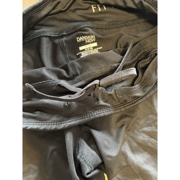 Danskin Womens Fitted Athletic Cropped leggings M 8-10 Black with Pink Accent - Picture 4 of 12